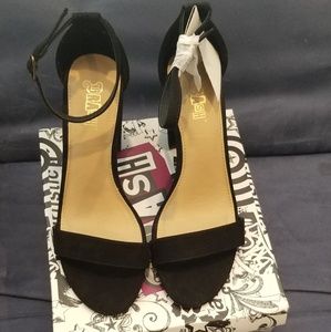 Gorgeous Brand new Black faux suede heels